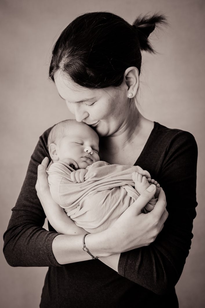 babyfotograf-neugeborenenfotografie-korneuburg-wien-familienfotograf-neugeborenenfotograf_newbornatelier