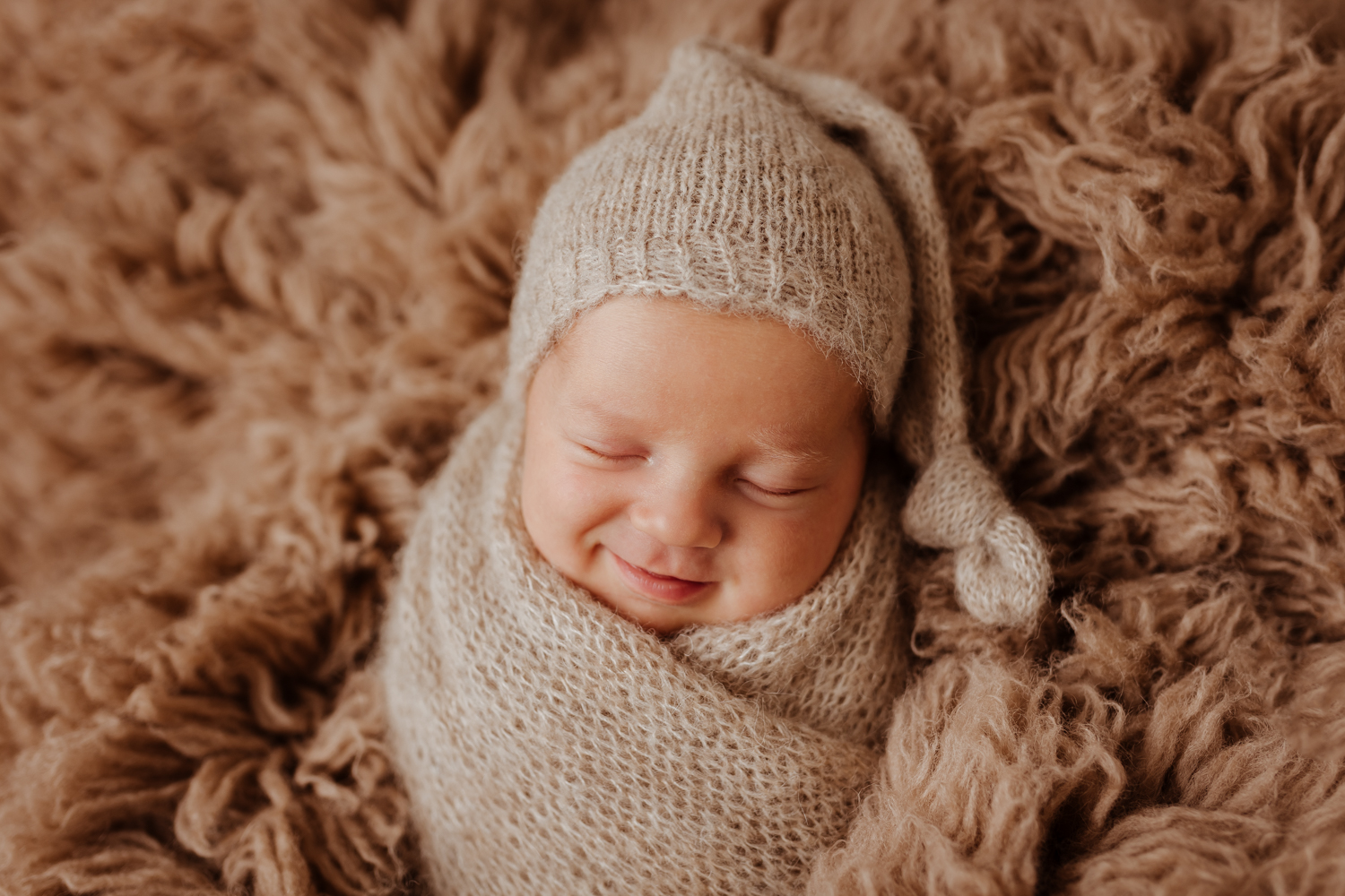 neugeborenenfotos-babyfotografin-familienfoto-kinderfotografie_korneuburg-klosterneuburg-tulln-stpoelten-stockerau-wien-newbornatelier