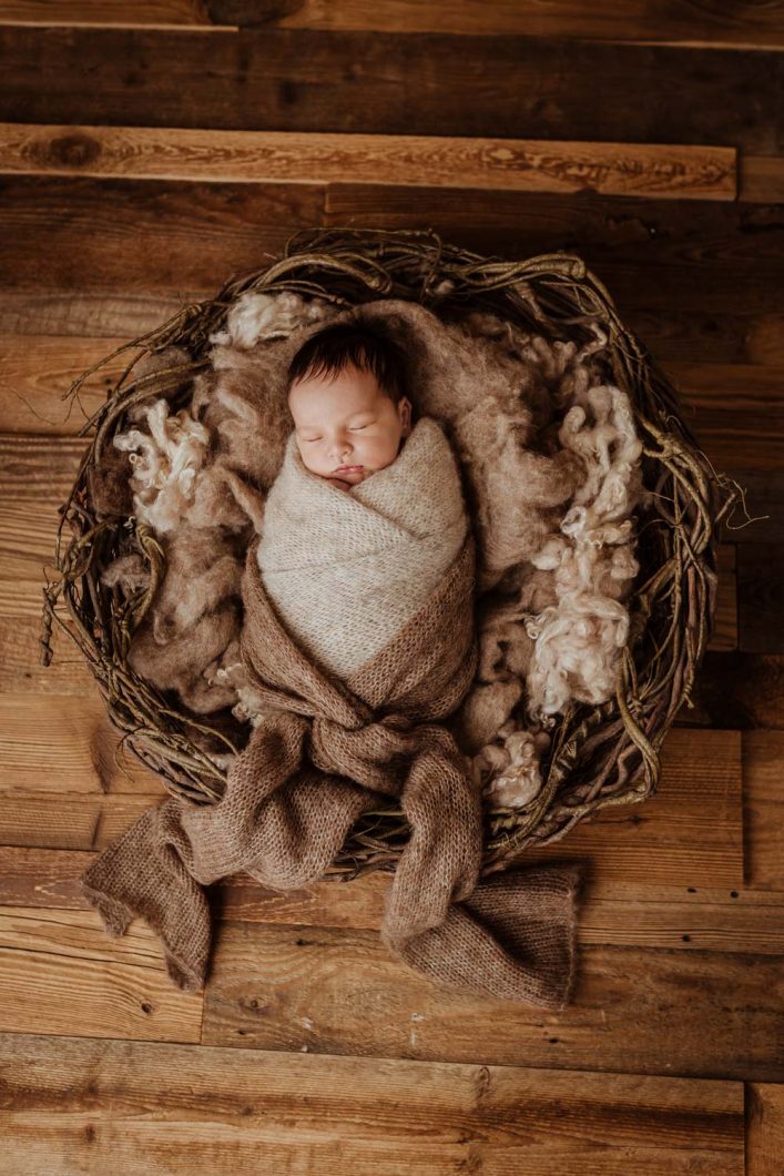 neugeborenenfotos-babyfotografin-babyfotos-babybauch-babybauchfotograf-schwangerschaftsfotos-schwangerschaftsfotograf-babyfotograf-fotoshooting-babyfoto-familienfoto-kinderfotografie_korneuburg-klosterneuburg-tulln-stpoelten-stockerau-wien-krems-horn-mistelbach-newbornatelier